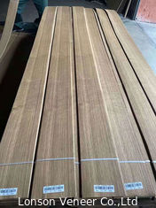le chêne scié par quart de 0.6mm plaquent le placage de grain en bois d'humidité des forces de défense principale 8%