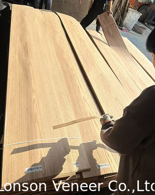 Grain de montagne Panneau de placage de chêne rouge américain Grade AA Épaisseur 0,5 mm