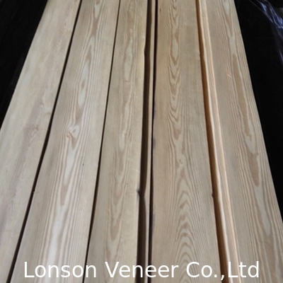 0.6mm Veneur de bois de pin russe naturel, panneau de qualité A, coupe couronne
