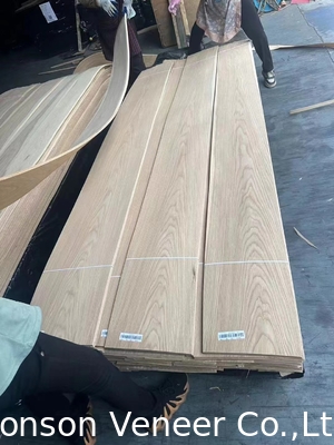 0.4mm Panneau de bois de chêne blanc Faisceau de qualité AAA bon en stock Crown Cut