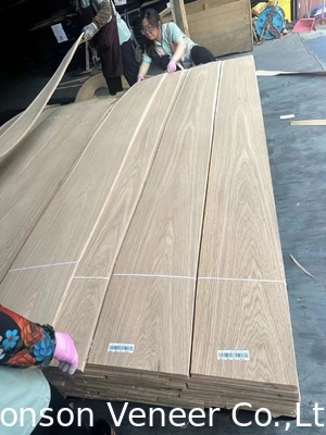 0.4mm Panneau de bois de chêne blanc Faisceau de qualité AAA bon en stock Crown Cut