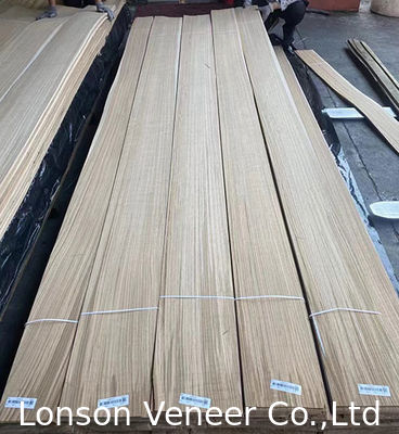 Intérieur de l'armoire Rustique Chêne blanc 0,5 mm Veneur de bois de qualité moyenne