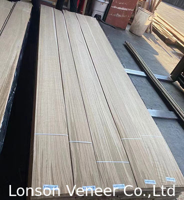 Intérieur de l'armoire Rustique Chêne blanc 0,5 mm Veneur de bois de qualité moyenne