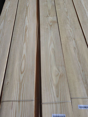0.6mm Veneur de bois de pin russe naturel, panneau de qualité A, coupe couronne